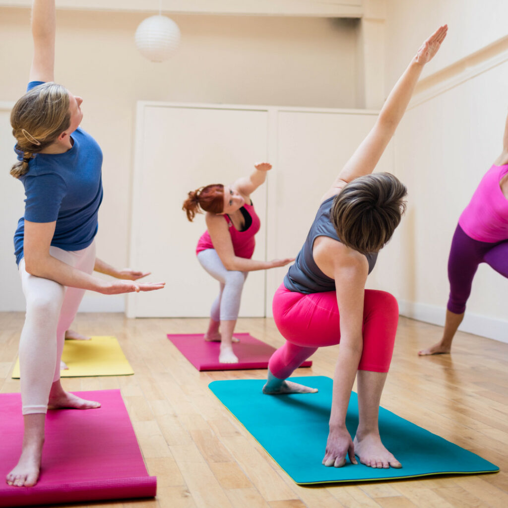 Des femmes bénéficient d'une séance de gym sur leur lieu de travail
